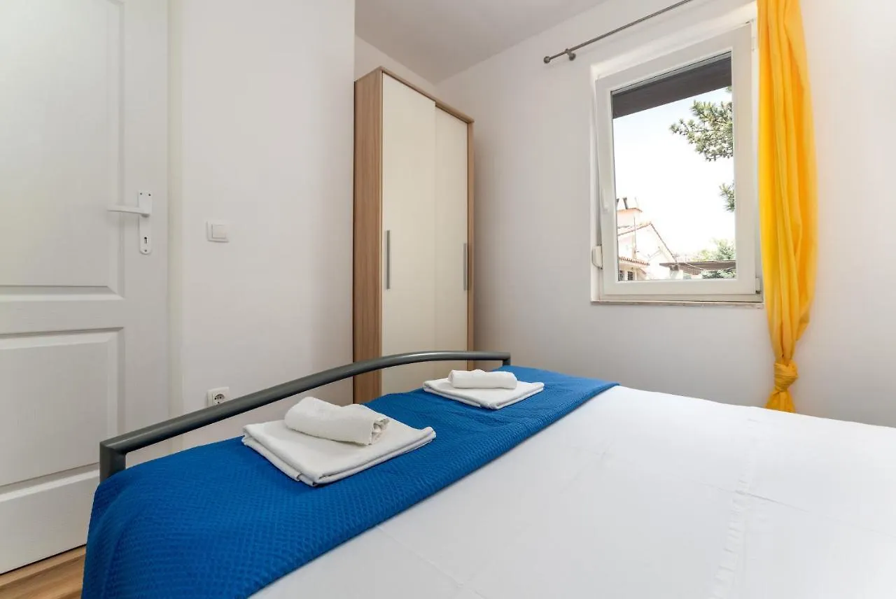 Apartment Apartmani Rubessa Baska  Croatia