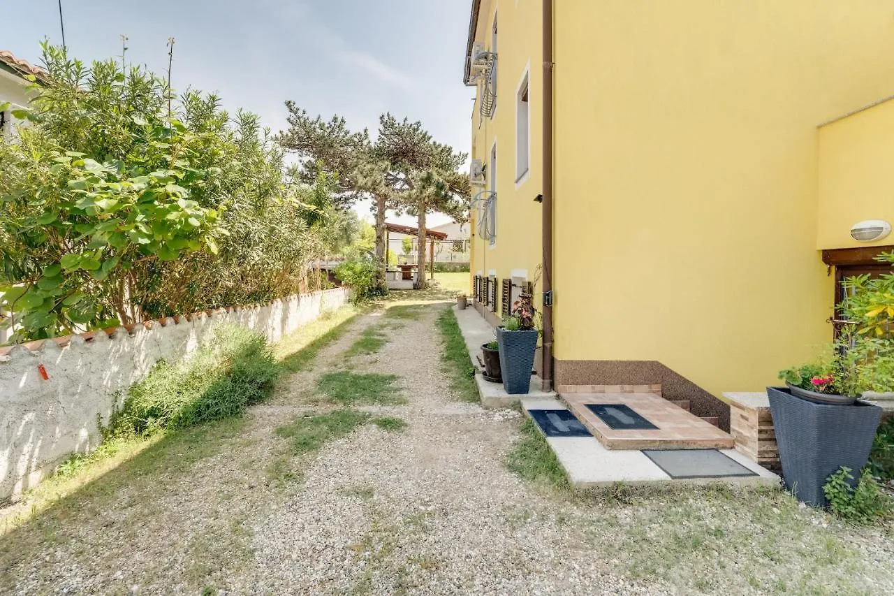 Apartmani Rubessa Baska  0*, Baska (Krk)