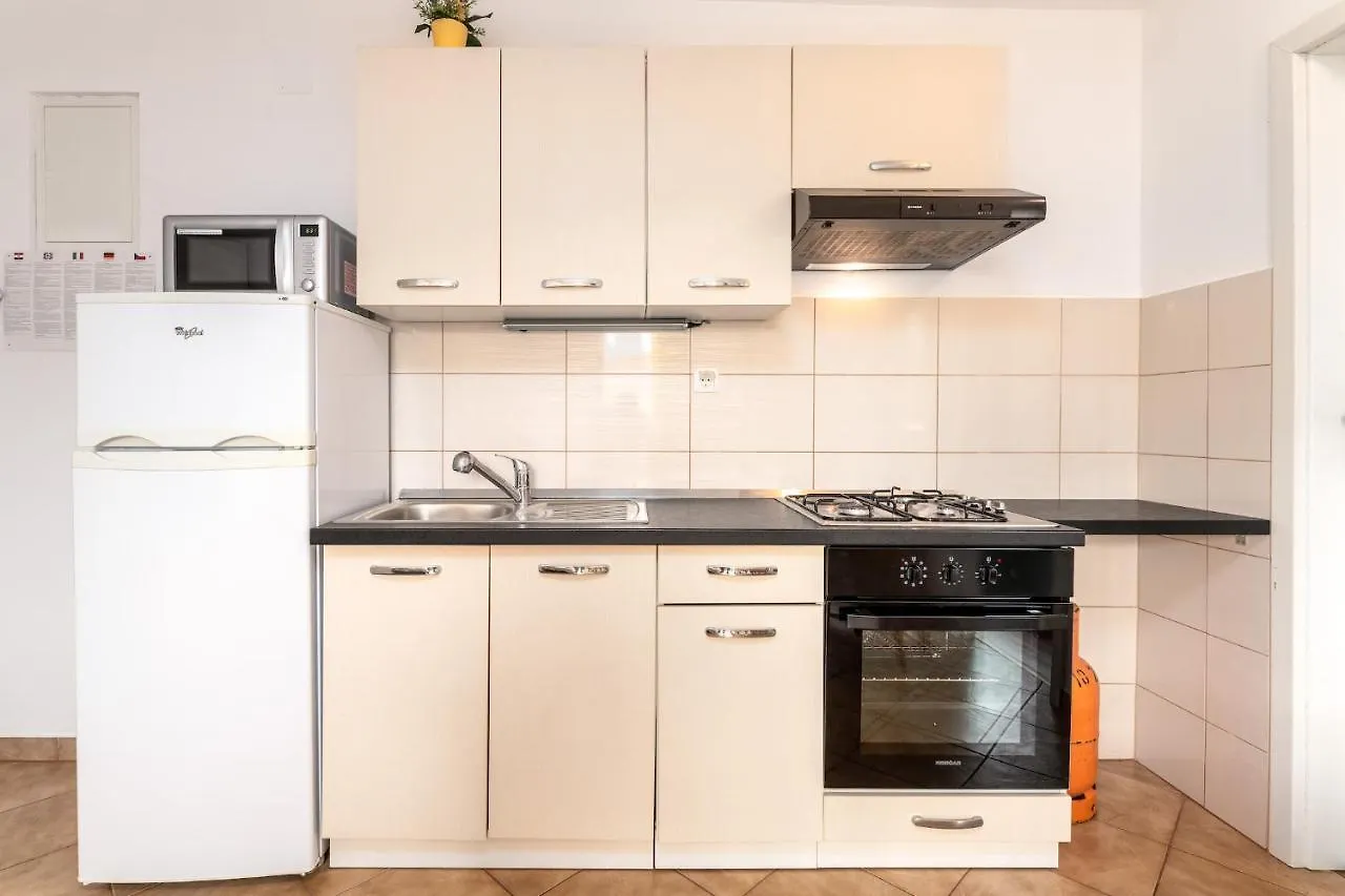 Apartment Apartmani Rubessa Baska  Croatia