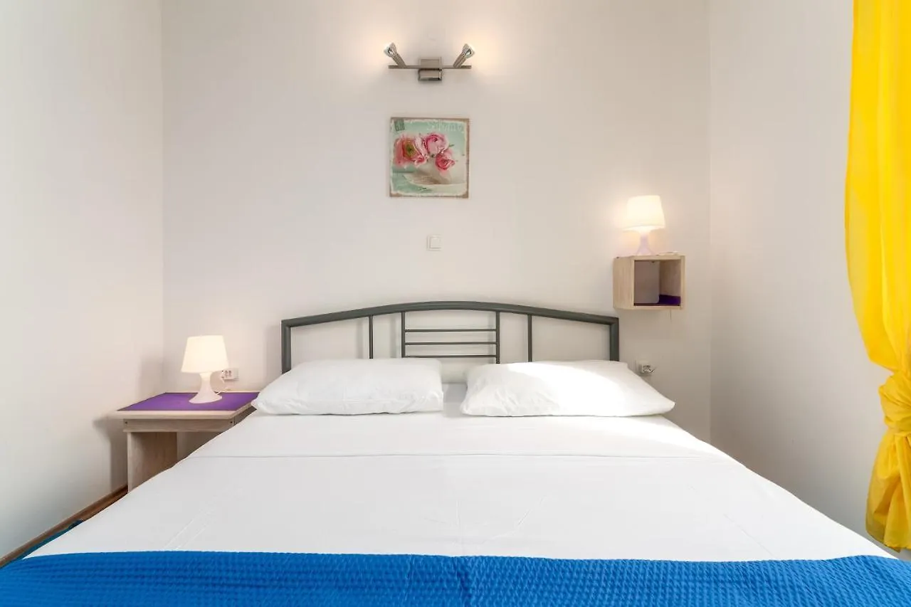 Apartment Apartmani Rubessa Baska  Croatia
