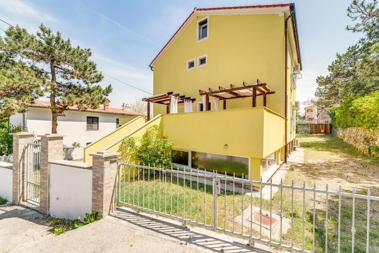 Apartmani Rubessa Baska  0*, Baska (Krk)
